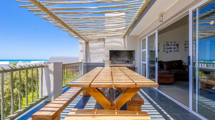 5 Bedroom Property for Sale in Struisbaai Western Cape